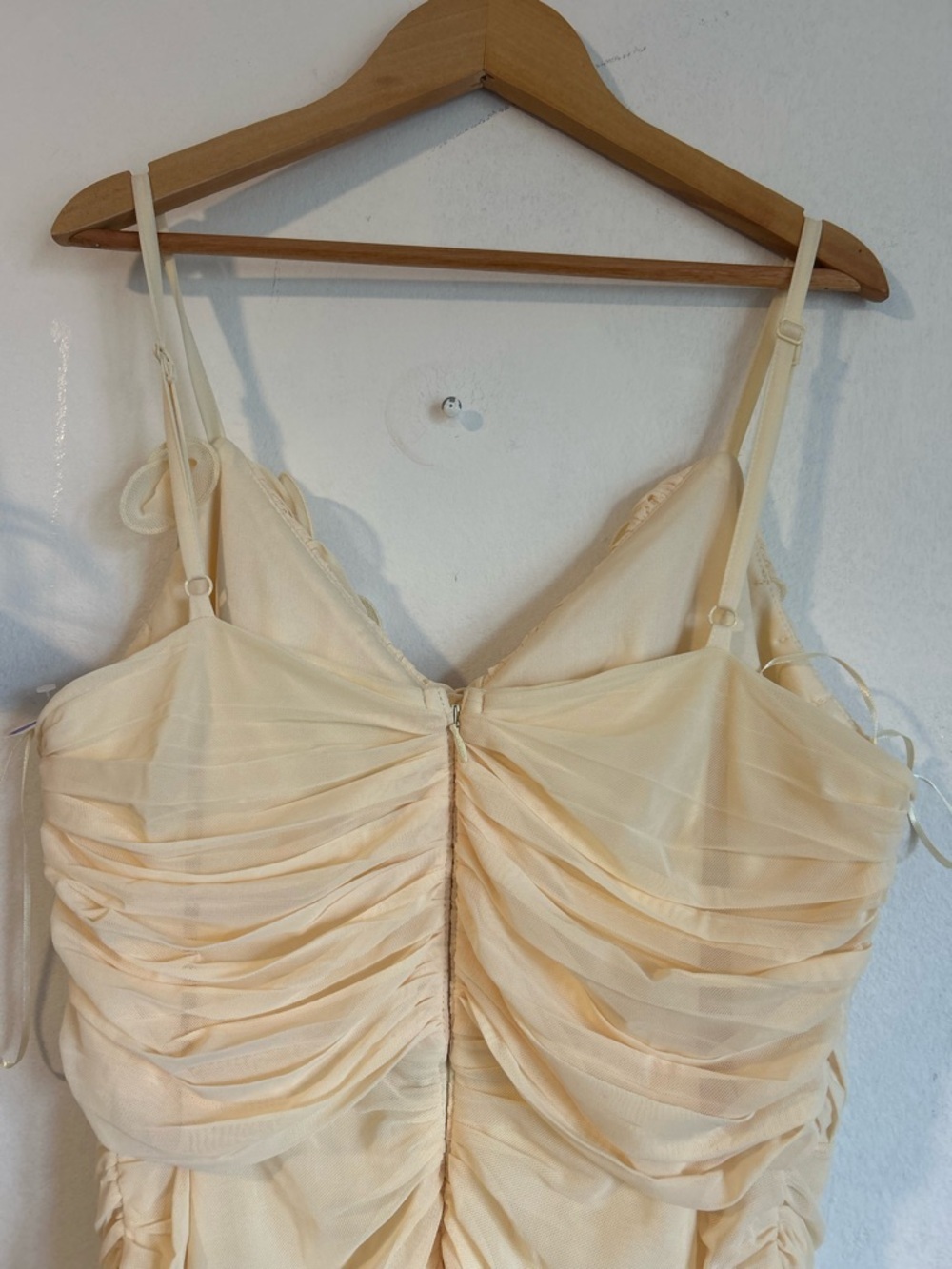 Lipsy Buttermilk Yellow Mesh Ruffle
Ruched Midi Bodycon Dress - Picture 5 of 7